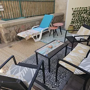 κάντε κράτηση εδώ